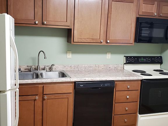3rd image of 8835 Creve Coeur Ln