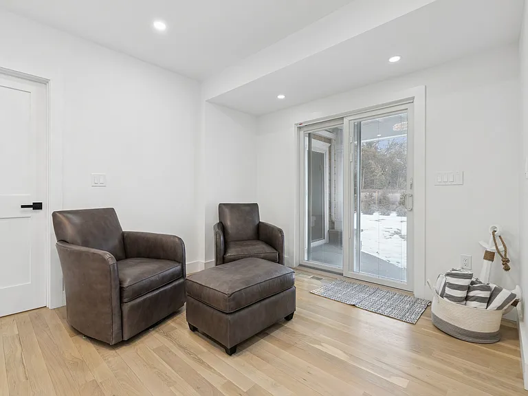10 Sagamore Rd — Photo 16