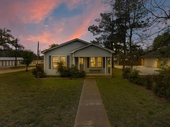 1807 N Llano St, Fredericksburg, TX 78624