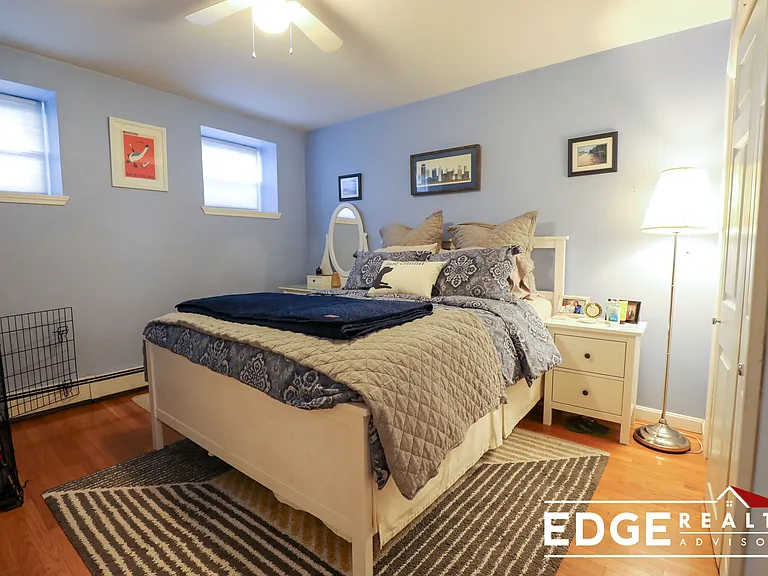17 Strathmore Rd #B — Photo 4