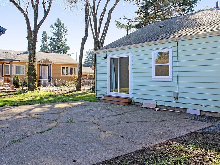 8401 NE Going Pl — Photo 24