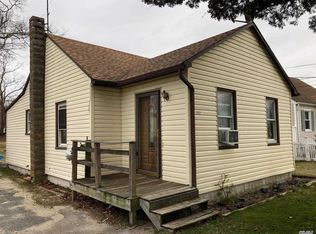 717 Harrison Ave, Riverhead, NY 11901
