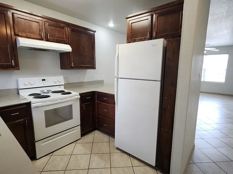 3318 N Detroit Ave — Photo 7