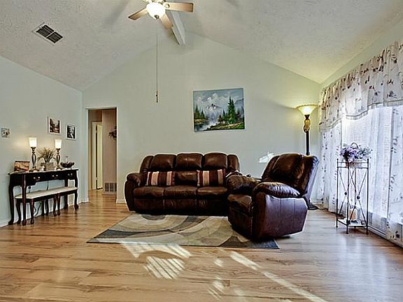 5th image of 2310 Landshire Dr