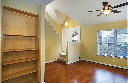 5th image of 906 Woodcreek Dr
