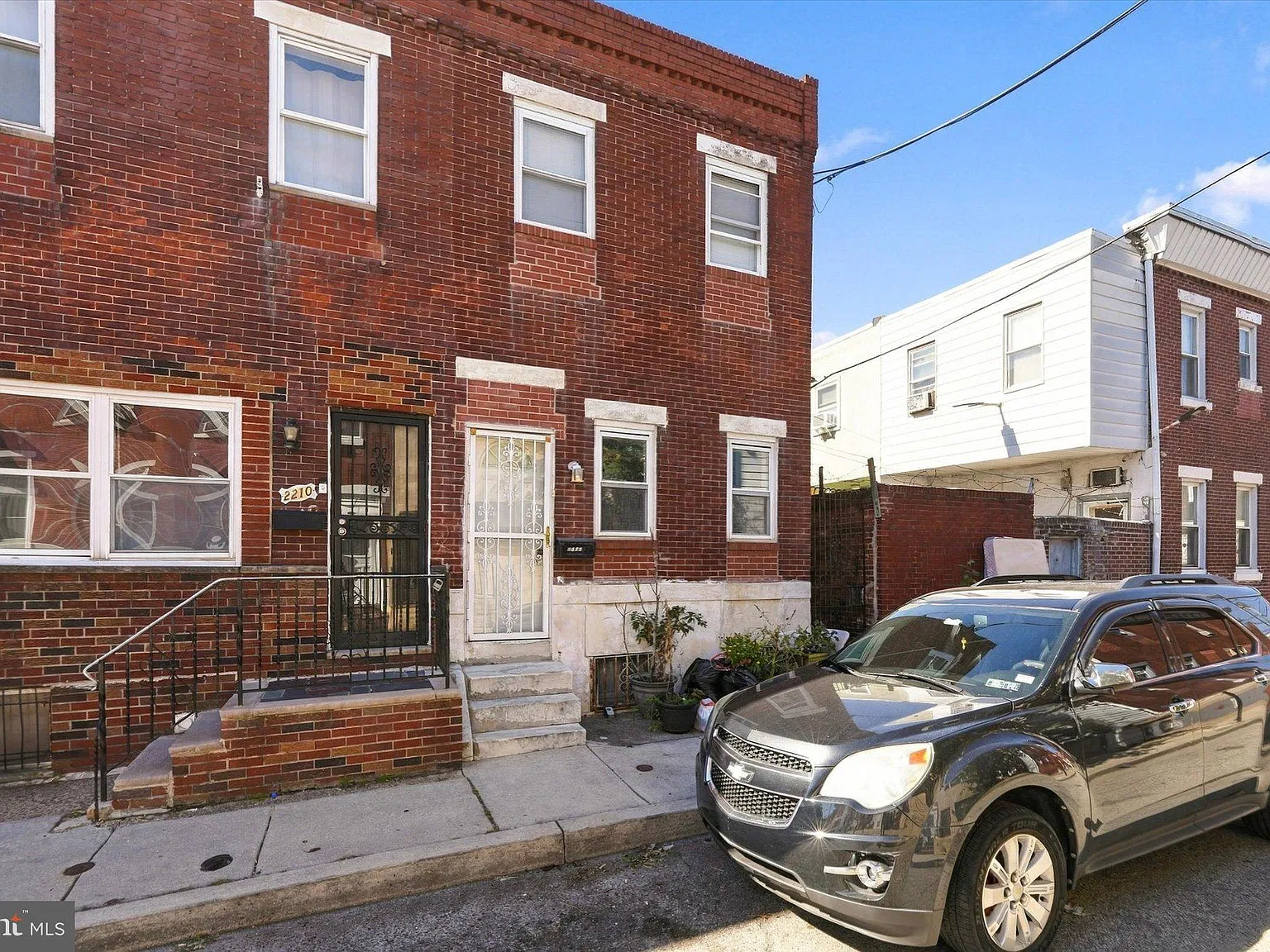 2 bed, 1.5 bath, 940 sqft, $1,600 — Photo 1