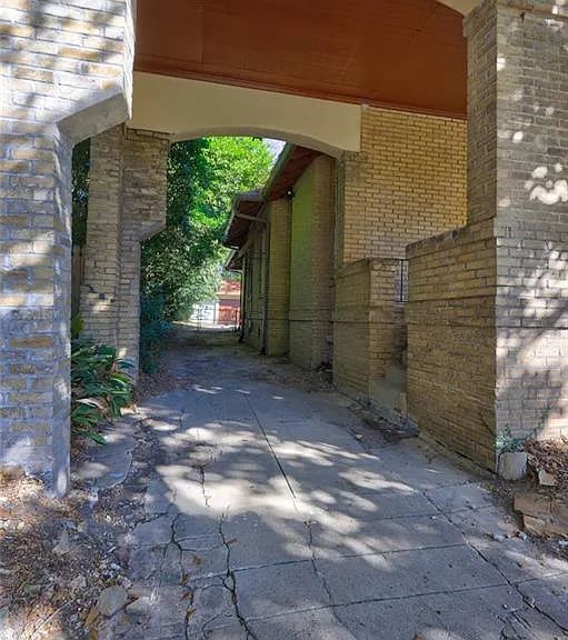 2733 Hillcrest Ave — Photo 42