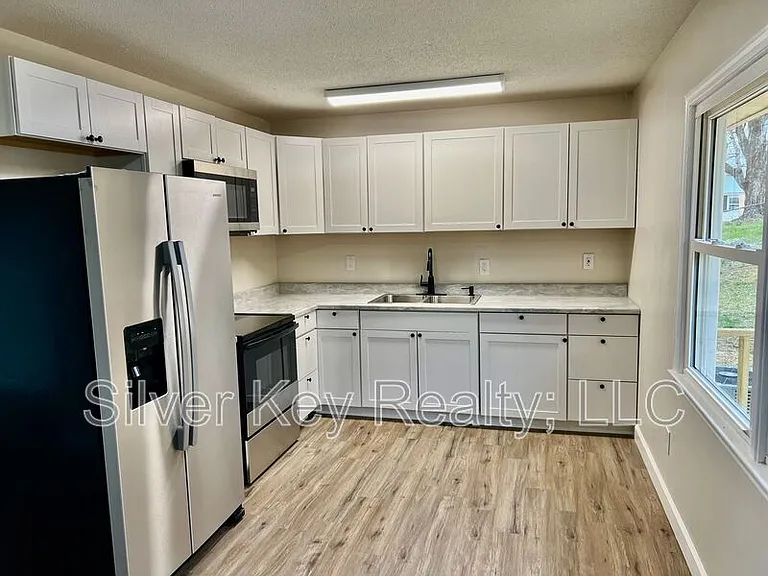 206 Riggs St — Photo 4