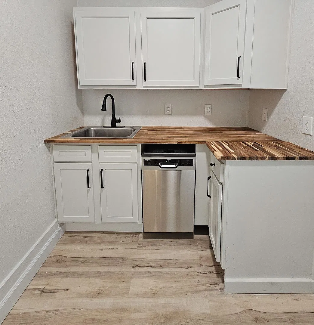 Knoxville - Newly Renovated Duplex! Available Now! — Photo 3
