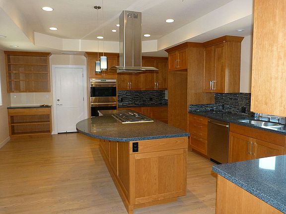 3rd image of 1124 The Dalles Ave