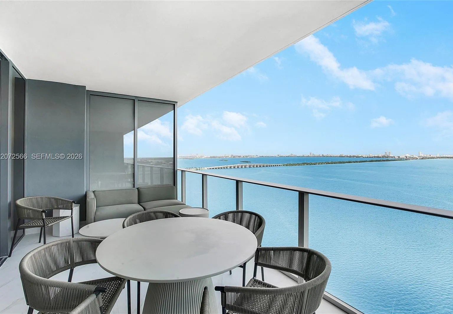 Aria Reserve Condominium — Photo 3