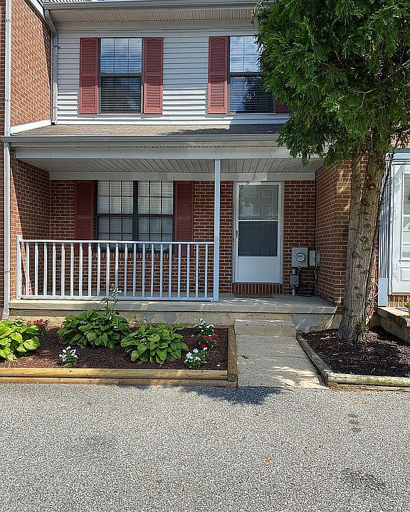 1st image of 11 Laird Ln