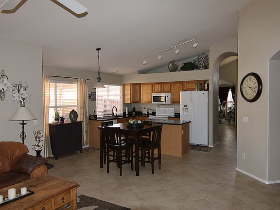4th image of 4146 E Arbor Ave