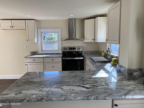 4th image of 243 Valley St
