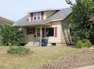 313 8th Ave SE, Jamestown, ND 58401