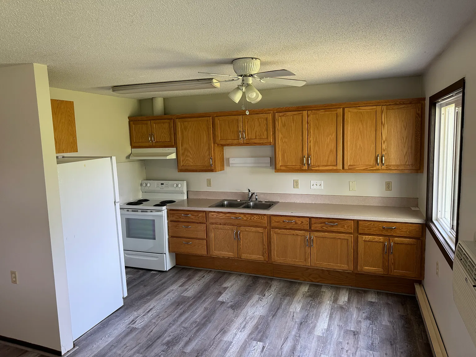2 bed, 900 sqft, $1,300 — Photo 3