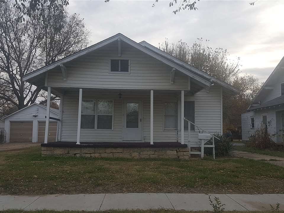 2nd image of 715 N Elm St