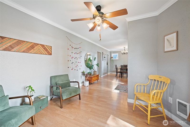 5th image of 2828 Washington Way