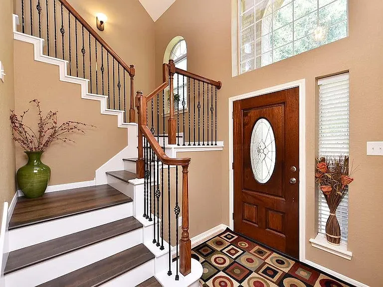 22121 Atwater Canyon Ln — Photo 3