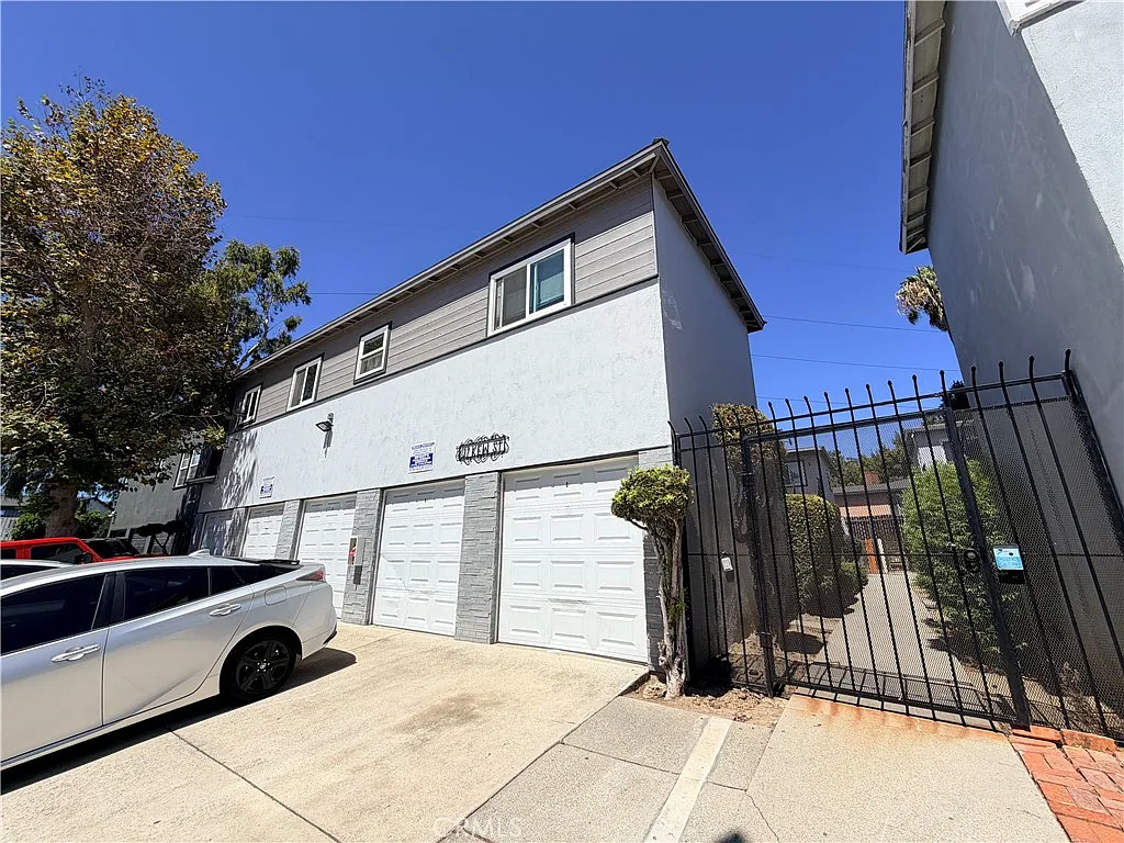 2 bed, 750 sqft, $2,400 — Photo 1