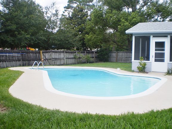 2nd image of 107 Ludlow Dr