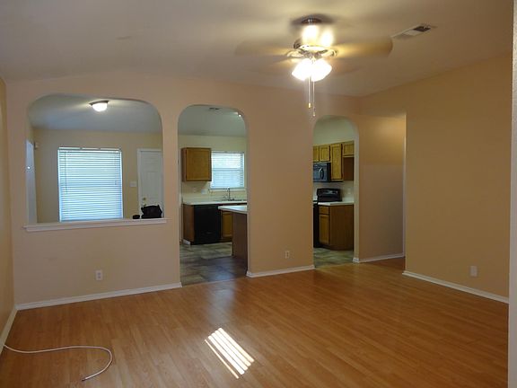3rd image of 1407 Cougar Country