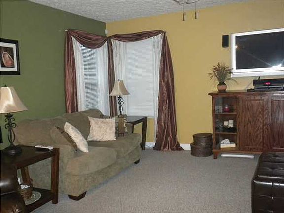 5th image of 613 Quail Hollow Dr