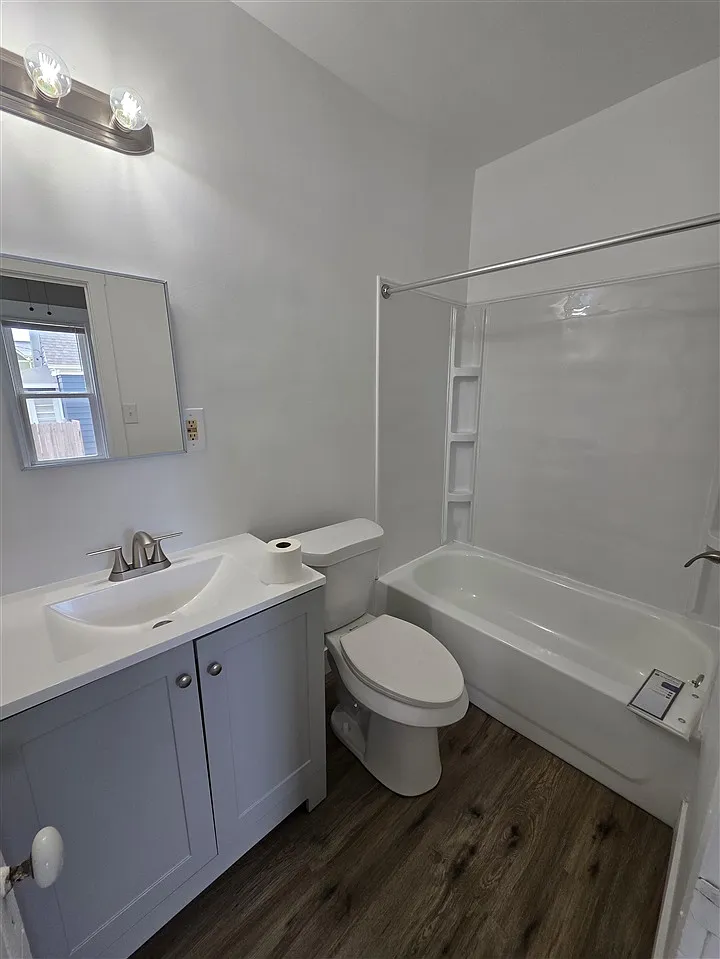 Building Photo - 431 Boyne Ave #A