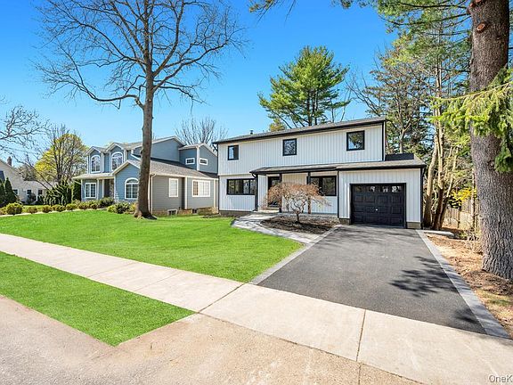 5th image of 441 Roslyn Road