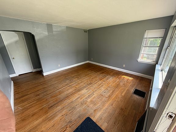 3rd image of 1707 Herby Dr