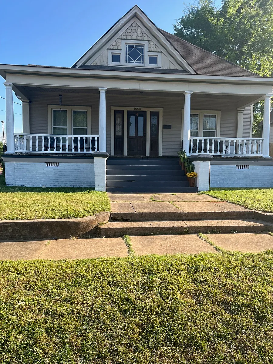 Building Photo - 1008 E Austin St