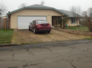 312 N Grove Ln, Sutherlin, OR 97479