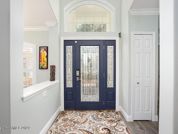 4th image of 410 Berwick Way