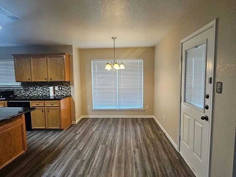 4410 Hank Dr — Photo 8