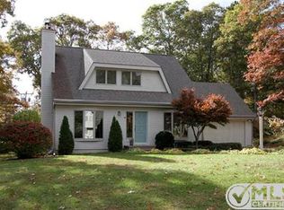 4 Hillside Ave, Mashpee, MA 02649