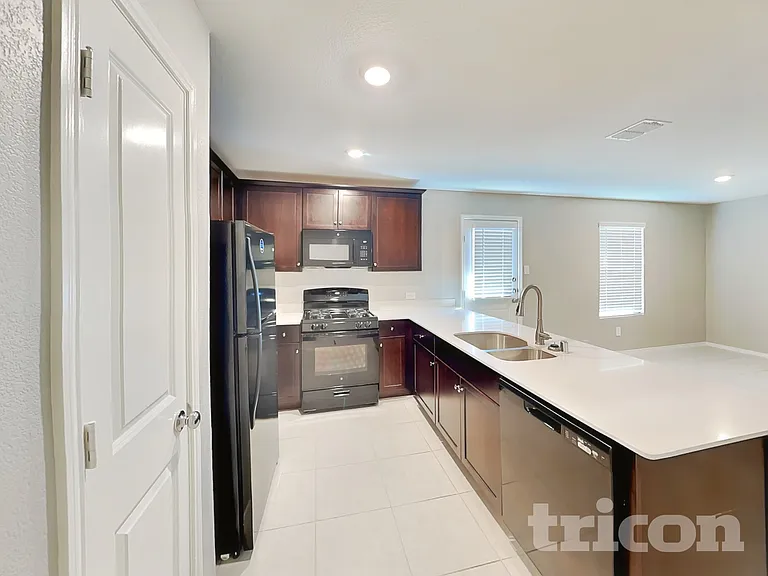3103 Helix Bay Dr — Photo 4