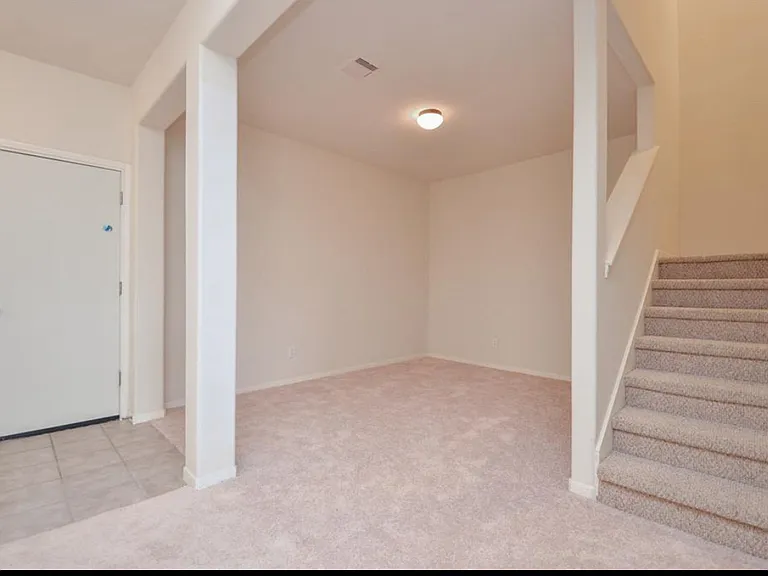 2934 Meadowglen Crst — Photo 7