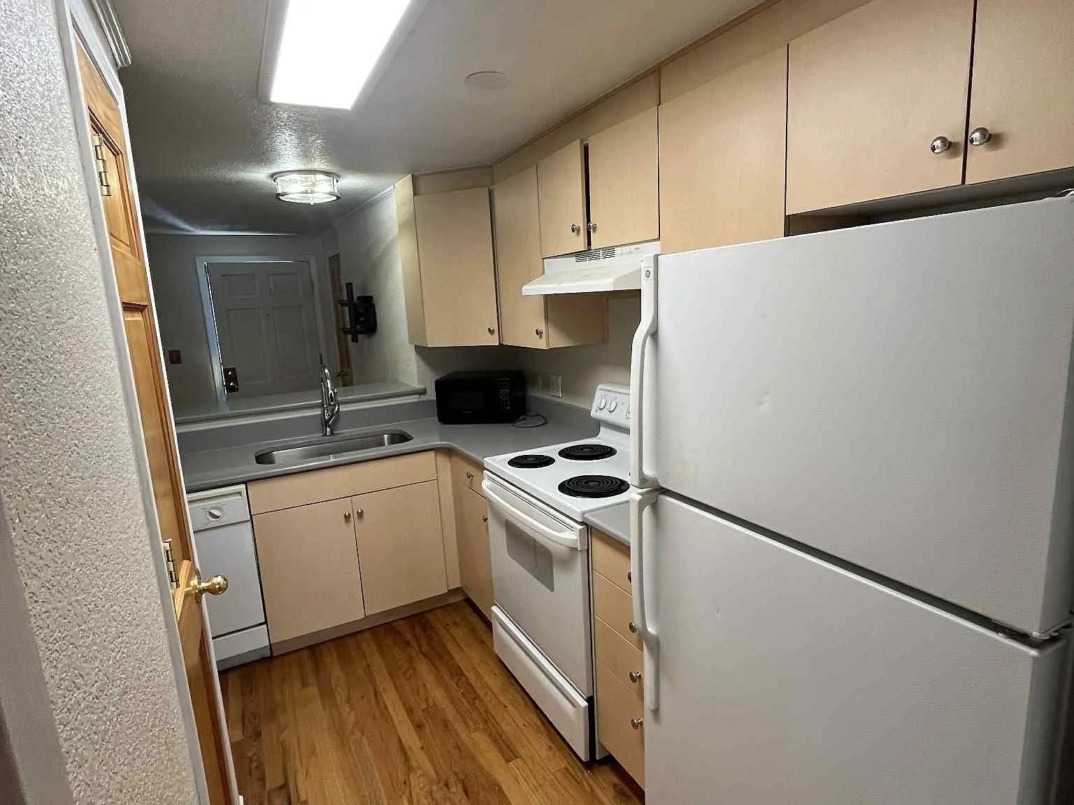 1 bed, 470 sqft, $995 — Photo 4