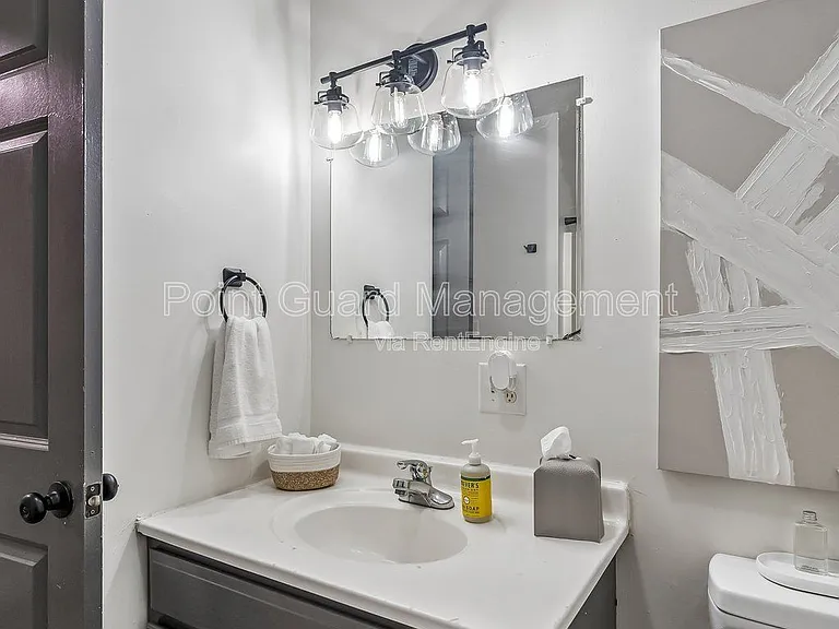321 W South Ave — Photo 41