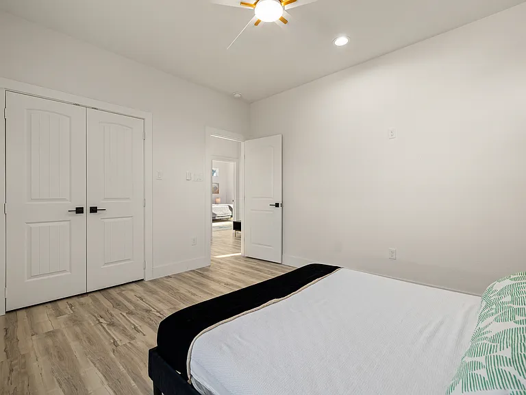 1306 Grove St — Photo 27