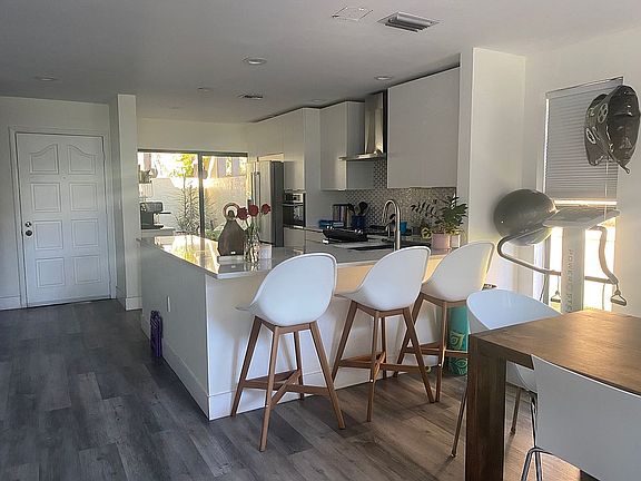 5th image of 3953 Adra Ave