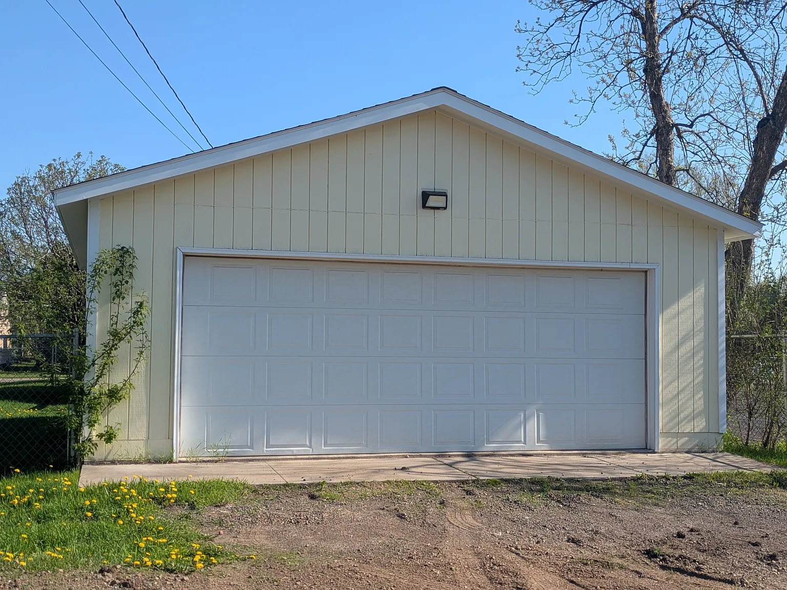2 bed, 1.5 bath, 864 sqft, $1,750 — Photo 2