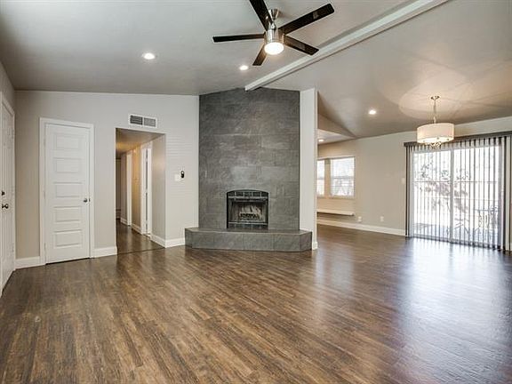 4th image of 406 Moss Hill Ln