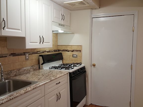 3rd image of 2749 Lurting Ave #1