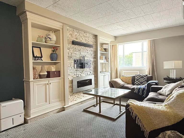 360 Tecumseh Rd W #302 — Photo 6
