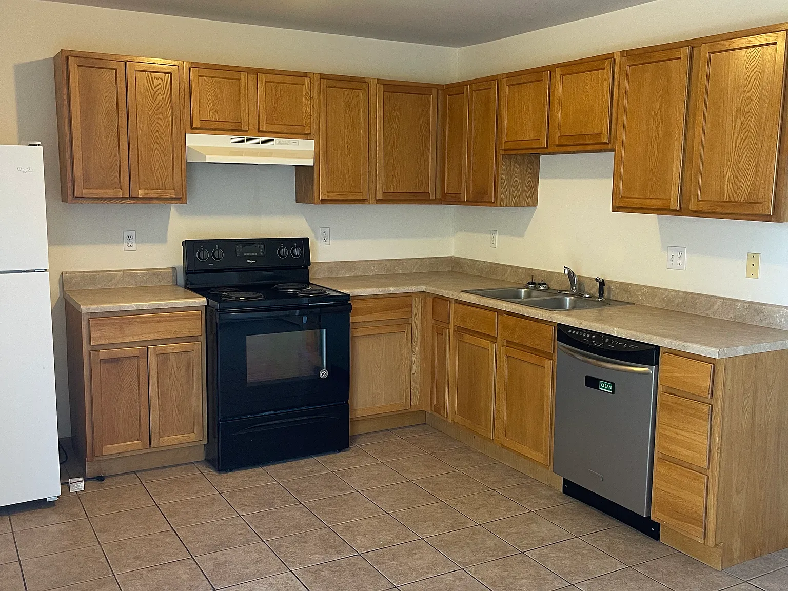 2 bed, 1.5 bath, 1332 sqft, $1,200 — Photo 2