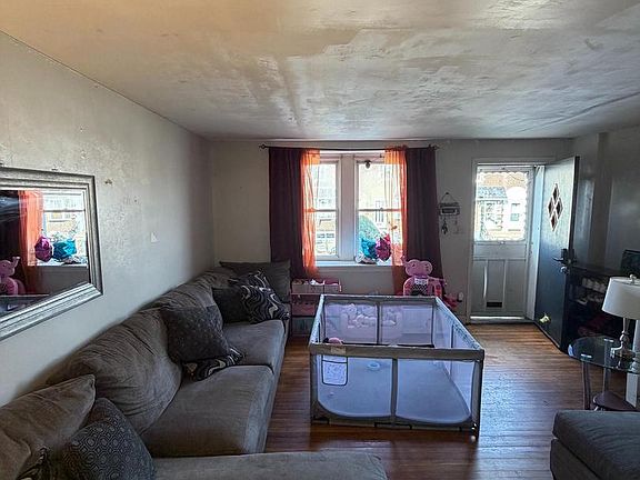 3rd image of 4538 Loring St