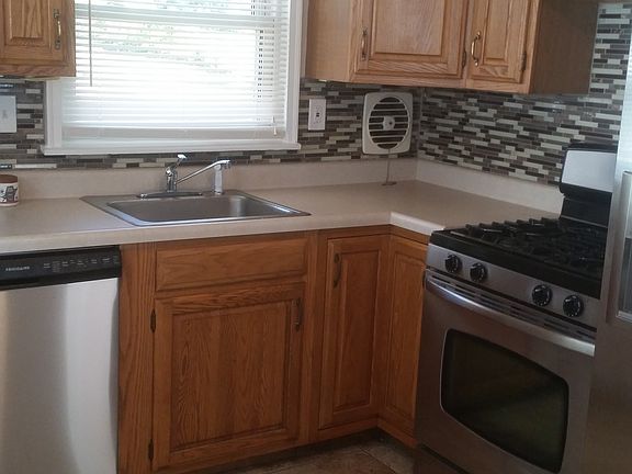 3rd image of 9523 Minerva Ave