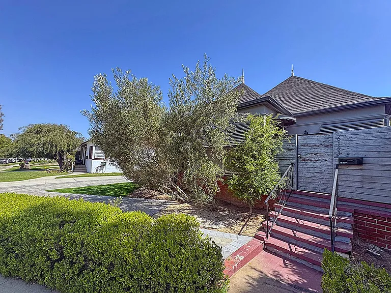6143 W Olympic Blvd — Photo 8