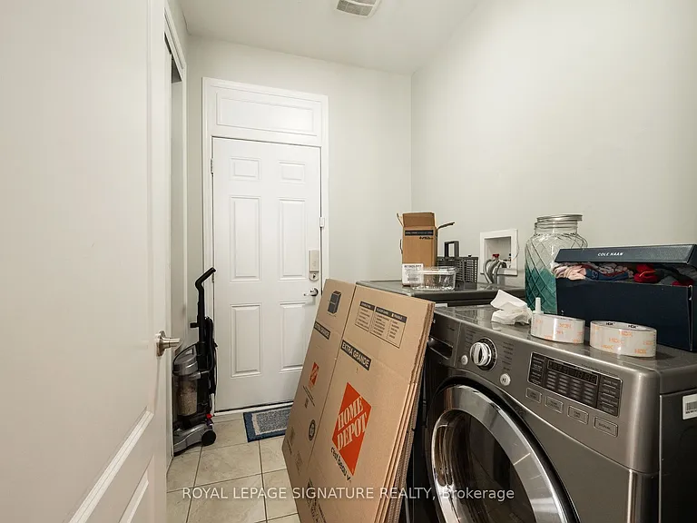 1071 Syndenham Ln — Photo 32